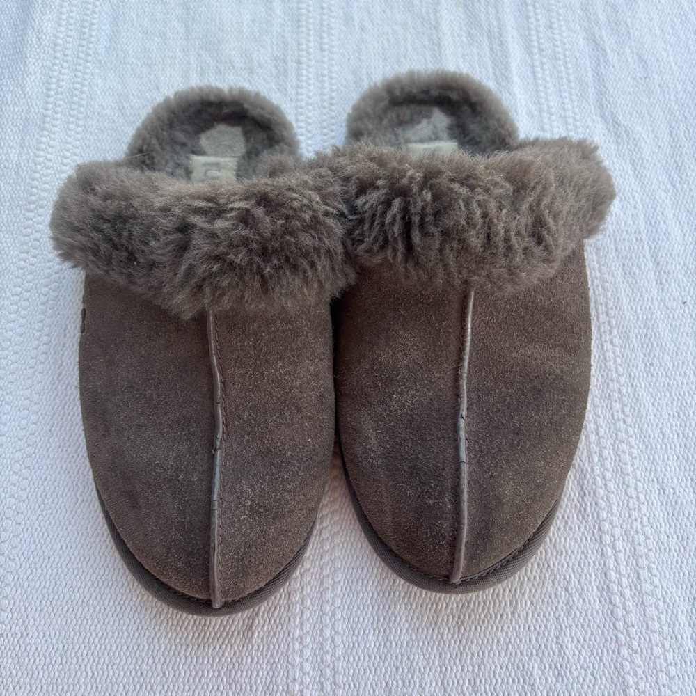 UGG Scuffette II slippers in a gray size womens 8